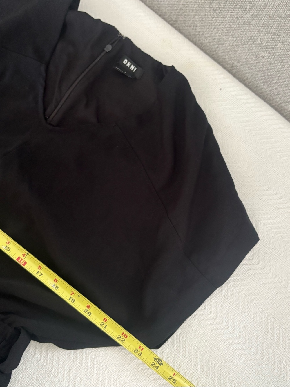 DKNY Black Short-Sleeve V-Neck Elastic-Waist Jumpsuit - Picture 6 of 13